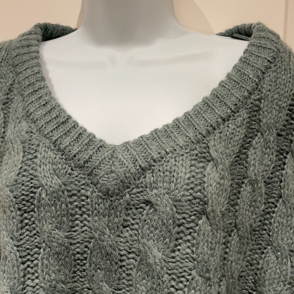Sweater - Picture 4 of 7